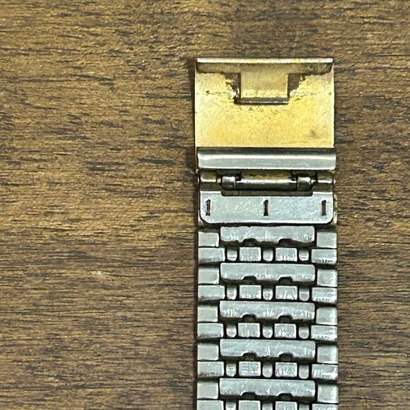 Bulova Caravelle vintage men's 30 mm quartz watch with date indicator - Picture 6 of 6